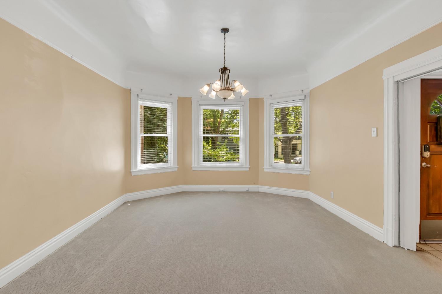 Detail Gallery Image 14 of 91 For 2321 H St, Sacramento,  CA 95816 - 4 Beds | 2 Baths
