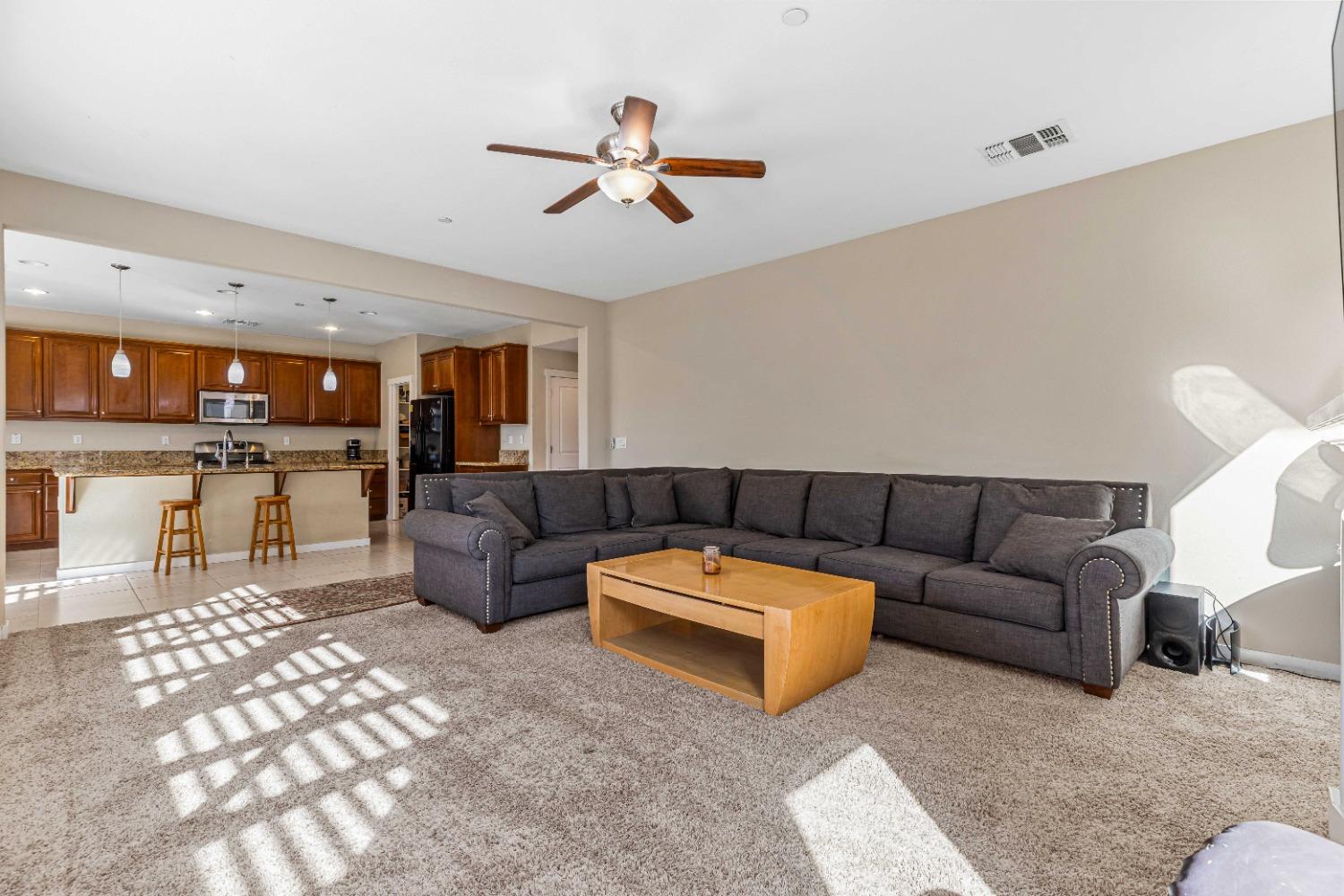 Detail Gallery Image 8 of 48 For 18551 Admiral Way, Lathrop,  CA 95330 - 4 Beds | 3 Baths