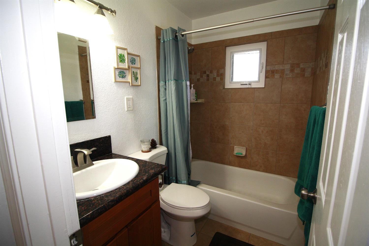 Detail Gallery Image 28 of 54 For 2221 Middleberry Rd, Sacramento,  CA 95815 - 3 Beds | 2 Baths
