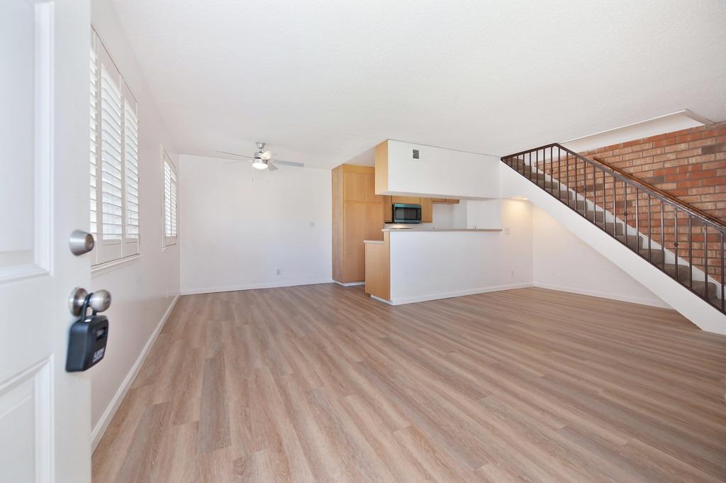 Photo #3: 225054079 Listing 