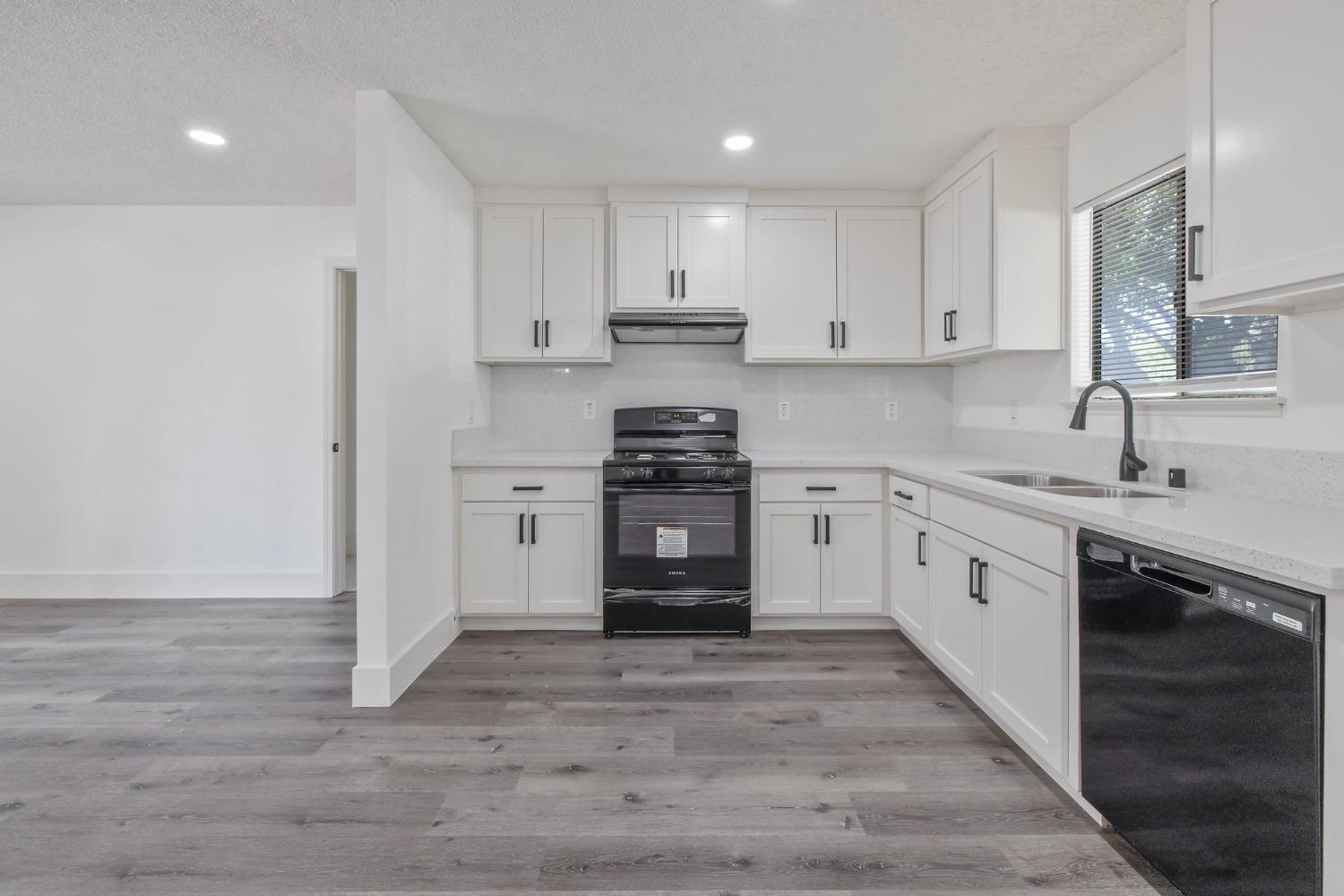 W Woods Avenue, Tipton, California image 9