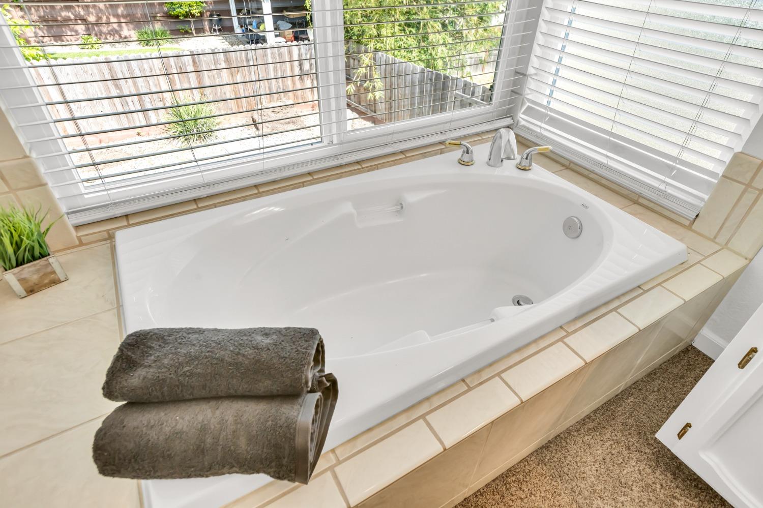 Queensbury Court, Elk Grove, California image 32