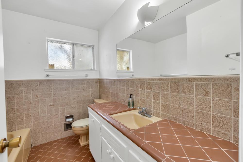 Detail Gallery Image 23 of 36 For 5741 Lonsdale Dr, Sacramento,  CA 95822 - – Beds | – Baths