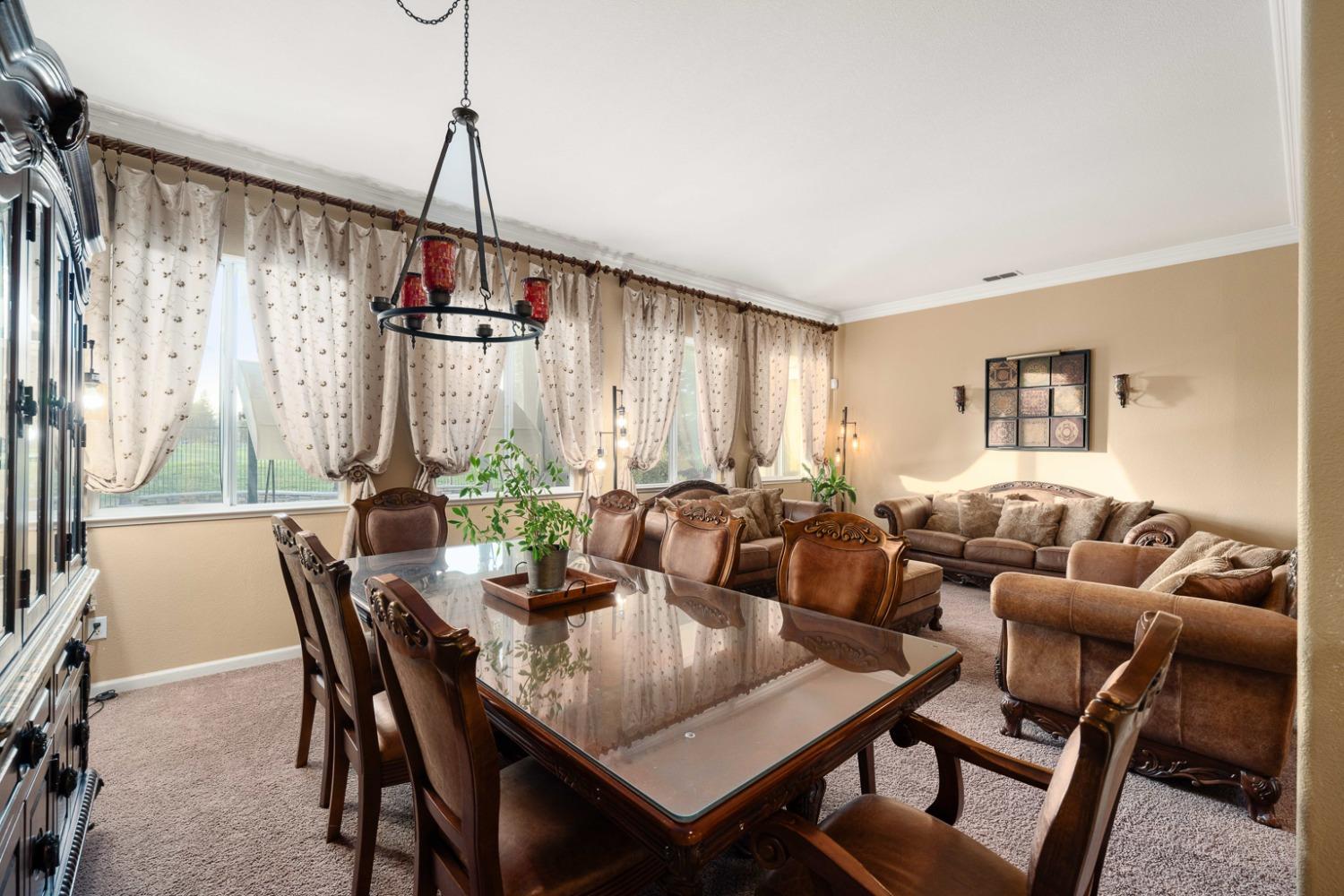 Detail Gallery Image 9 of 58 For 7788 Tigerwoods Dr, Sacramento,  CA 95829 - 5 Beds | 3/1 Baths