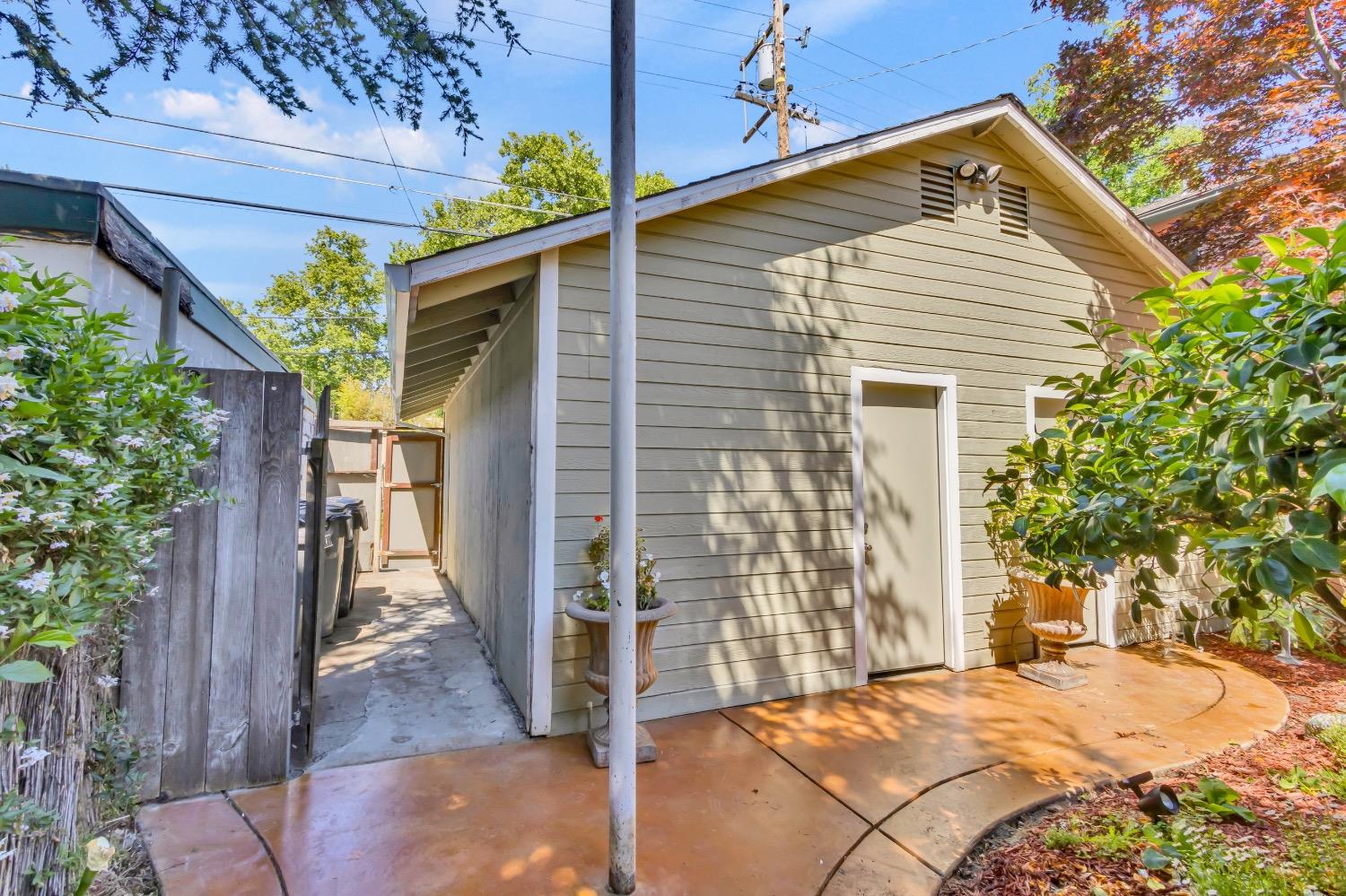 Detail Gallery Image 73 of 91 For 2321 H St, Sacramento,  CA 95816 - 4 Beds | 2 Baths