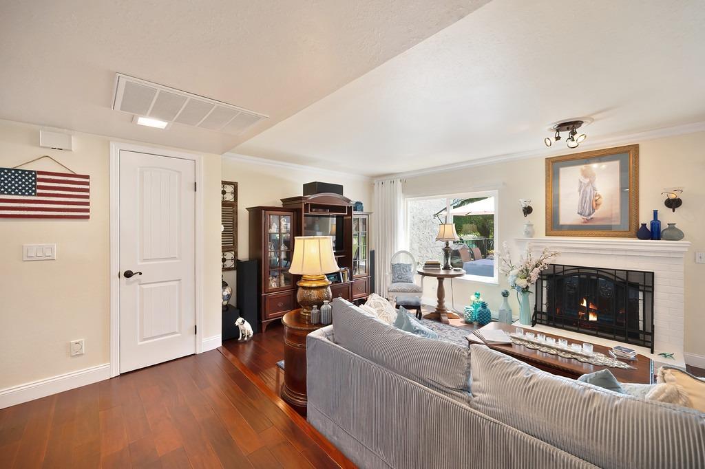 Photo #9: 225054009 Listing: Photo #9