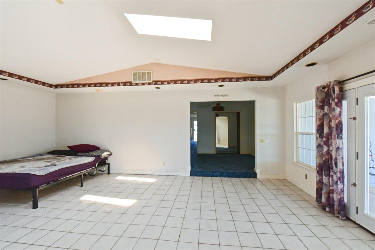 Detail Gallery Image 11 of 26 For 6113 10th St, Rio Linda,  CA 95673 - 4 Beds | 3 Baths