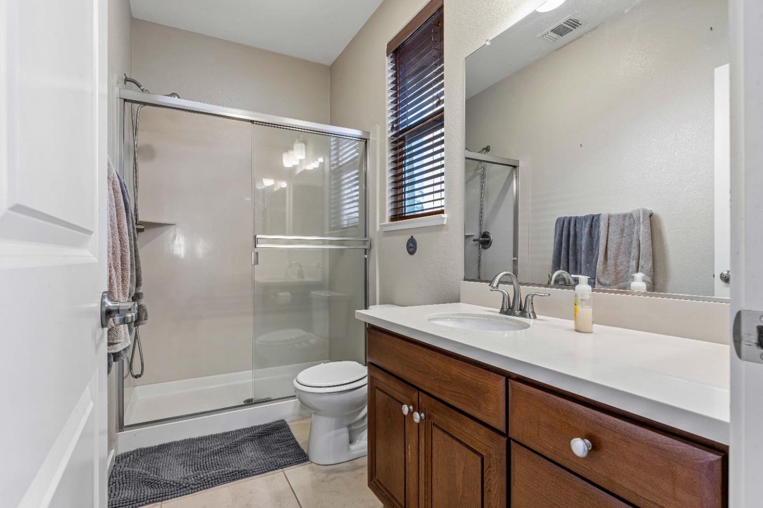 Detail Gallery Image 17 of 48 For 18551 Admiral Way, Lathrop,  CA 95330 - 4 Beds | 3 Baths