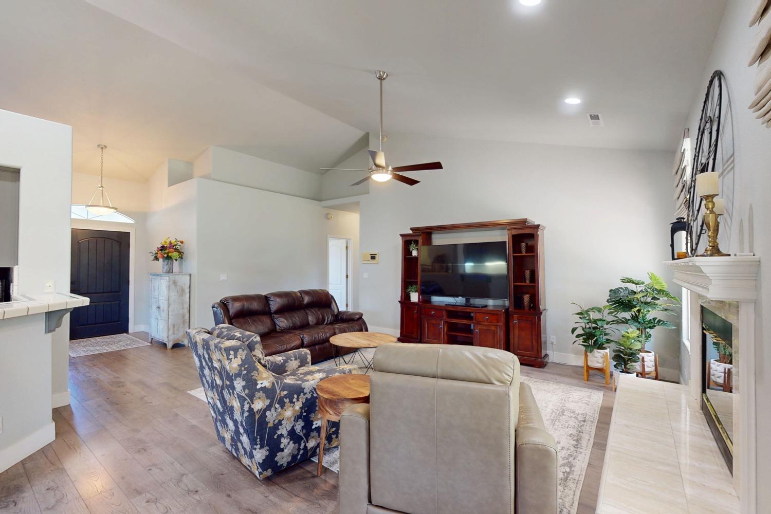 Yorktown Drive, Yuba City, California image 15