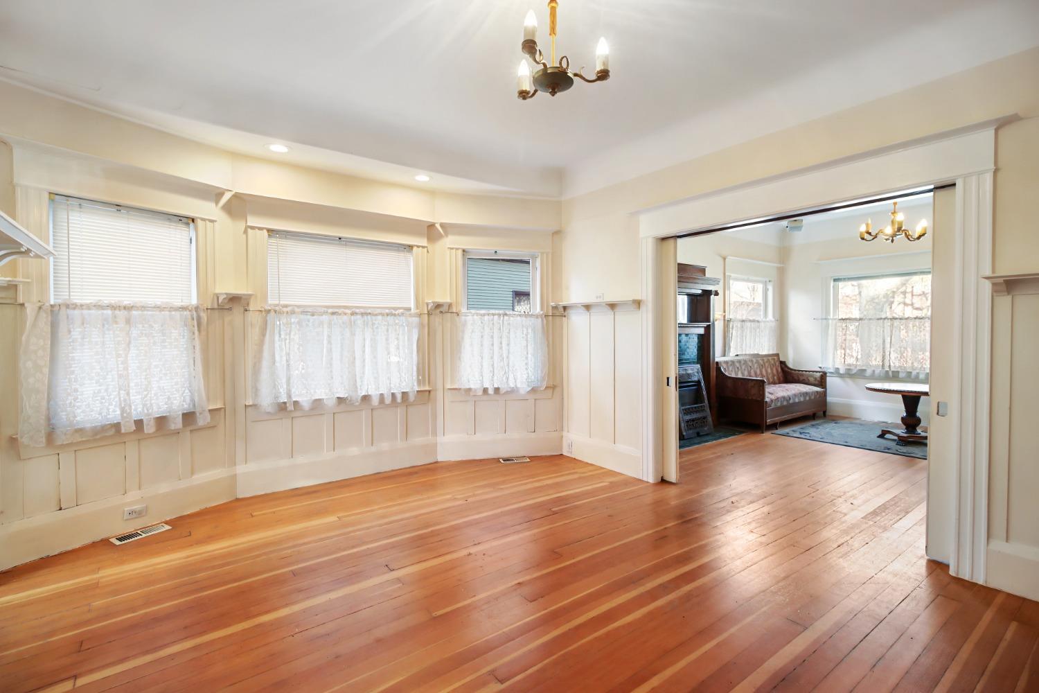 Detail Gallery Image 10 of 58 For 2322 I St, Sacramento,  CA 95816 - 4 Beds | 2 Baths