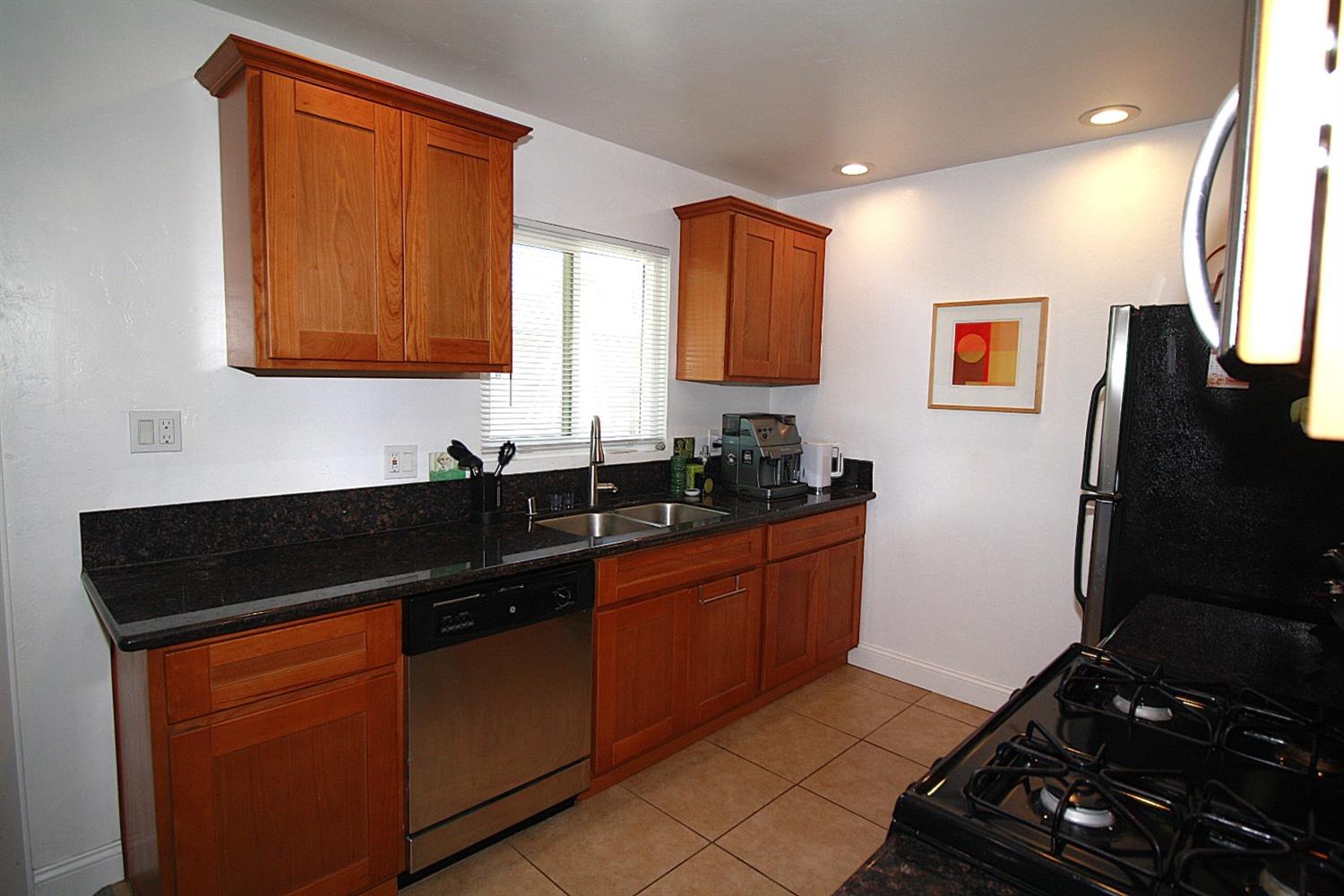 Detail Gallery Image 19 of 54 For 2221 Middleberry Rd, Sacramento,  CA 95815 - 3 Beds | 2 Baths