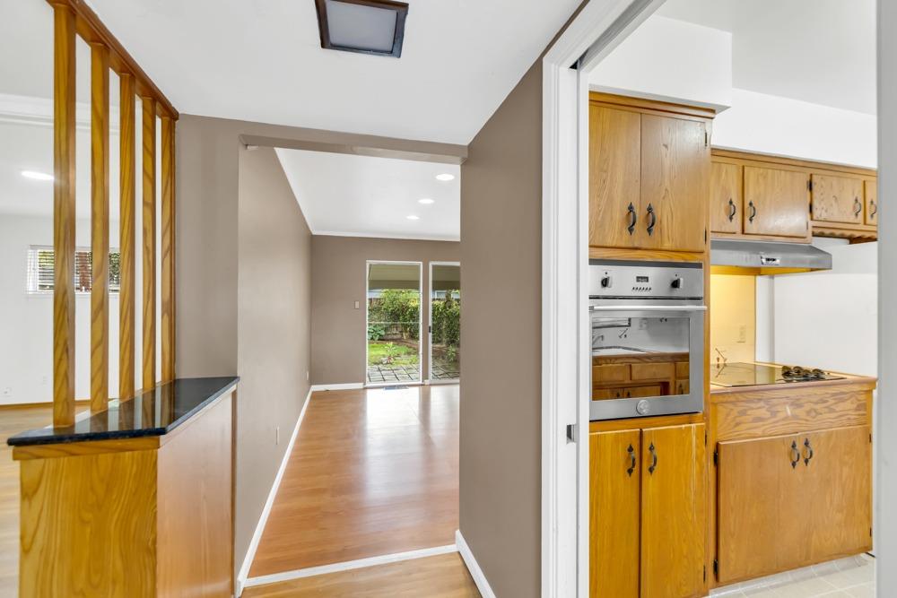 Detail Gallery Image 16 of 36 For 5741 Lonsdale Dr, Sacramento,  CA 95822 - – Beds | – Baths