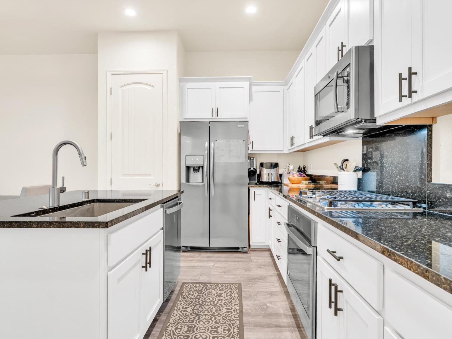 Hovnanian Drive, Sacramento, California image 13