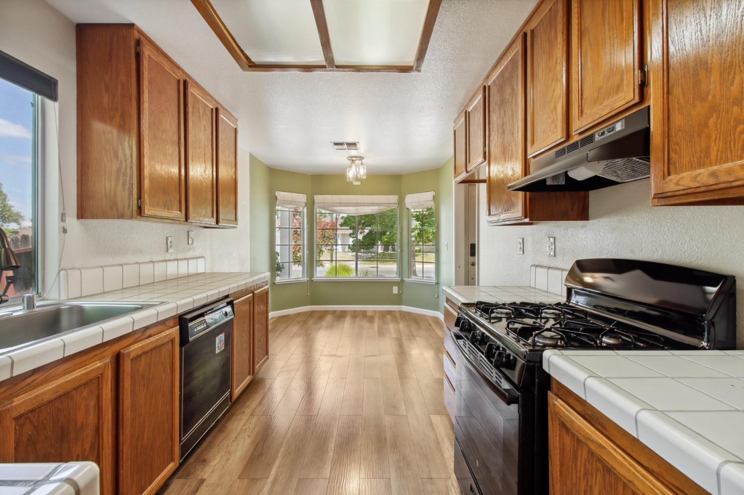 Lakespring Way, Sacramento, California image 16