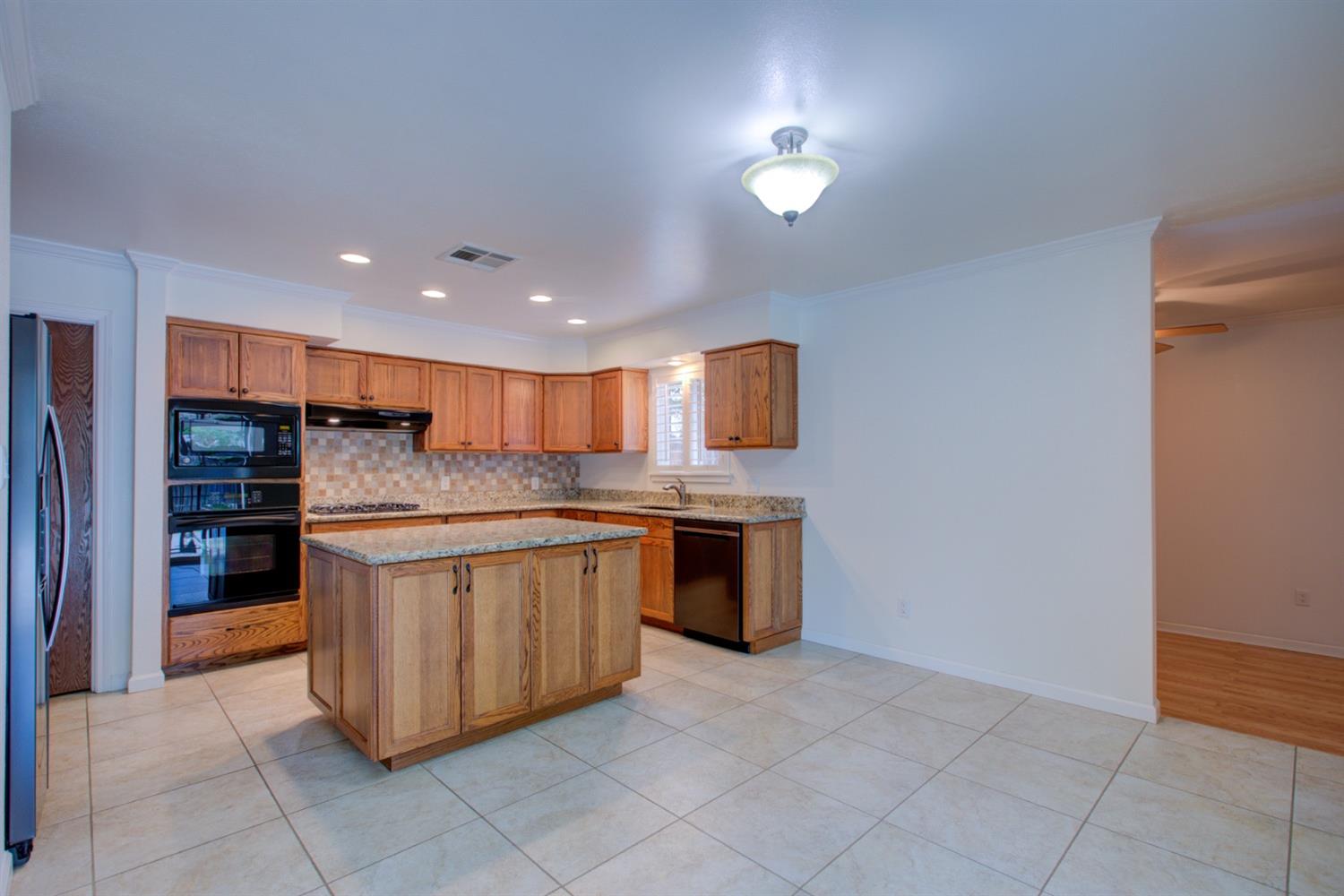 Teak Avenue, Merced, California image 6