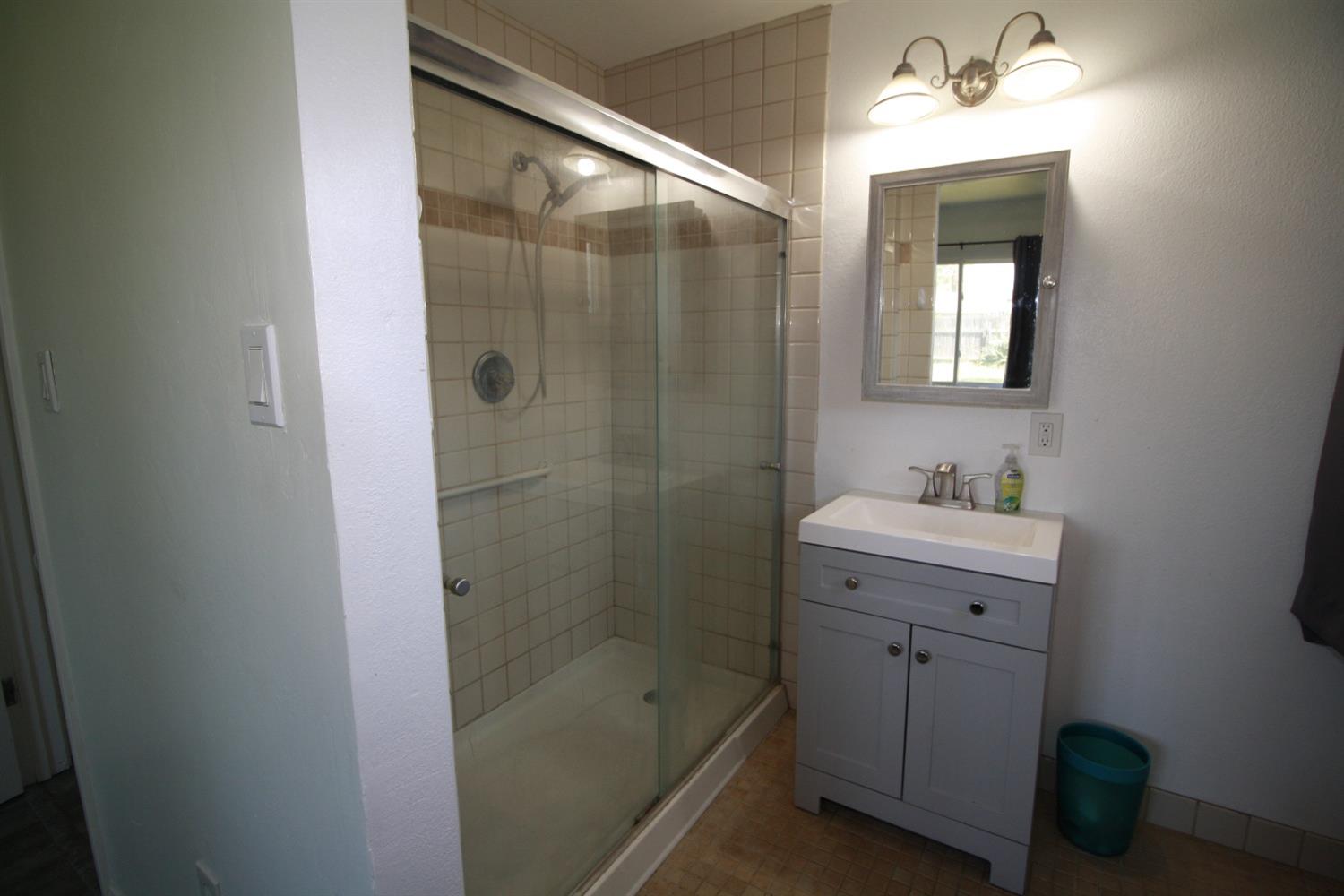 Detail Gallery Image 24 of 54 For 2221 Middleberry Rd, Sacramento,  CA 95815 - 3 Beds | 2 Baths