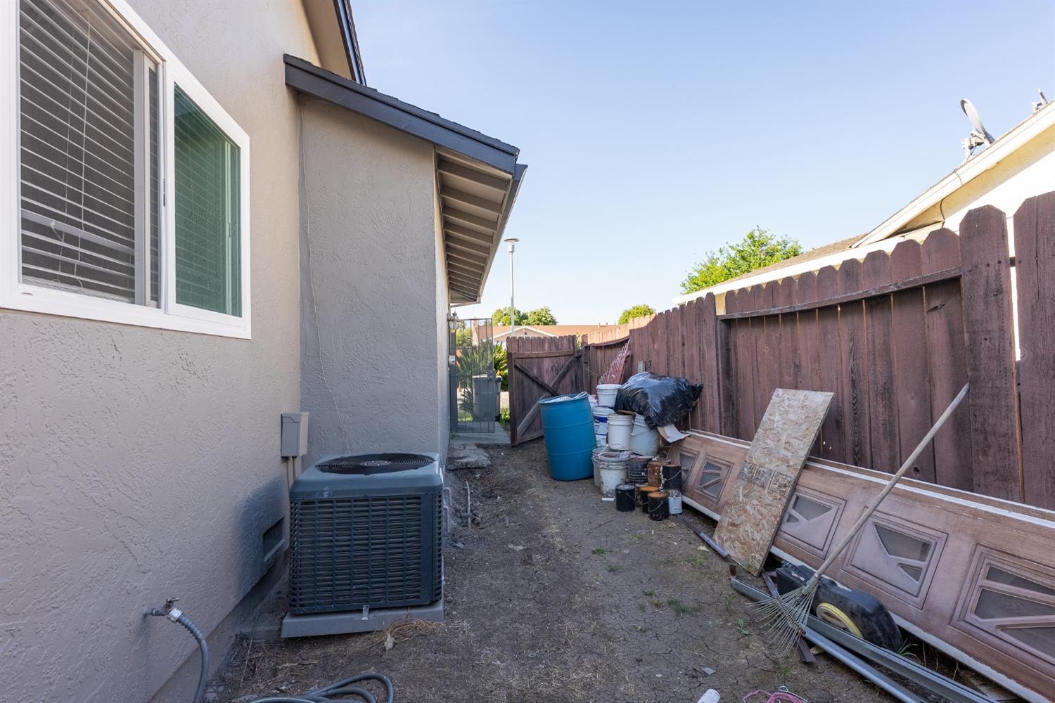 Detail Gallery Image 32 of 33 For 3988 Robinridge Way, Sacramento,  CA 95823 - 3 Beds | 2 Baths