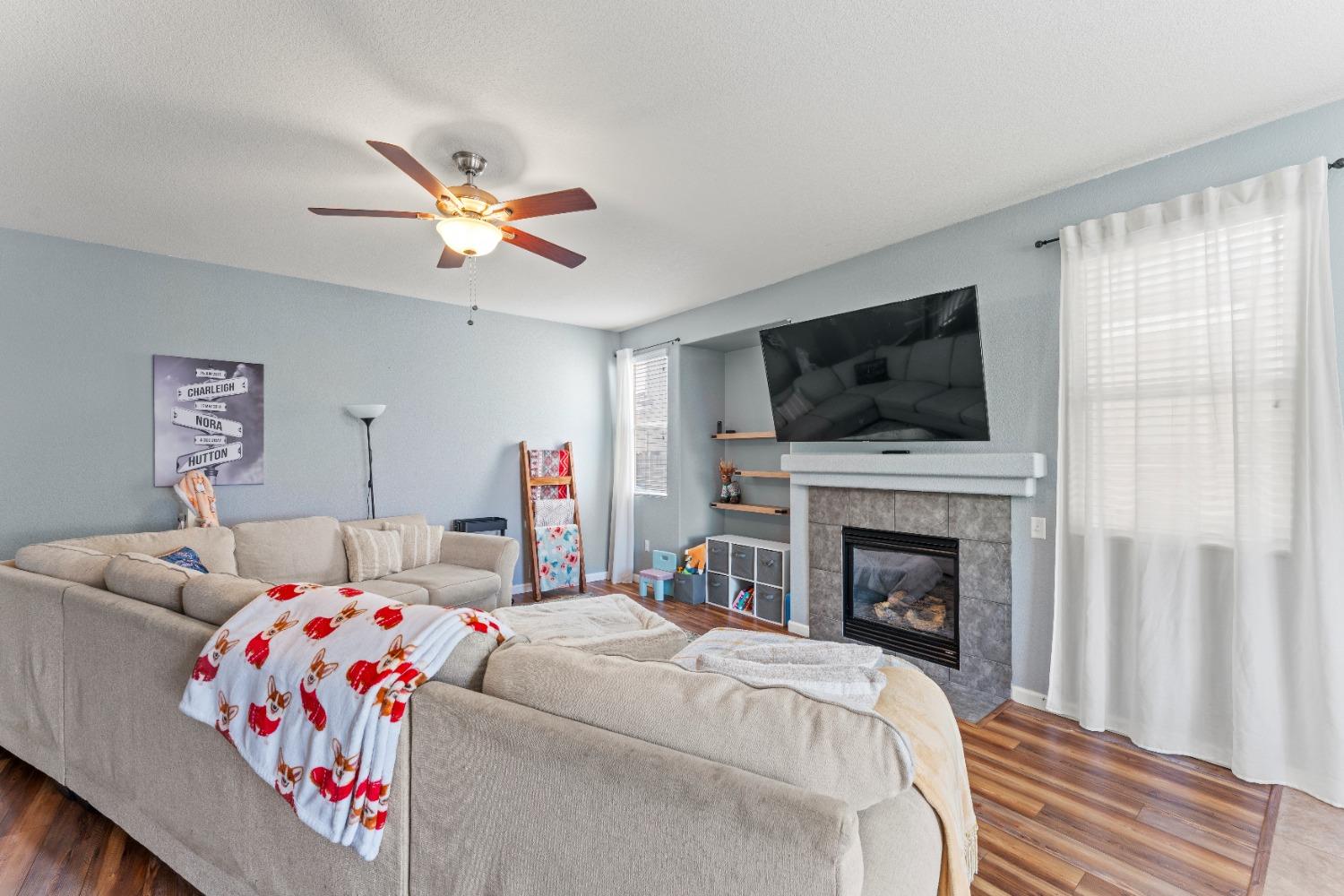 Detail Gallery Image 13 of 64 For 1968 Maverick Dr, Plumas Lake,  CA 95961 - 4 Beds | 3 Baths