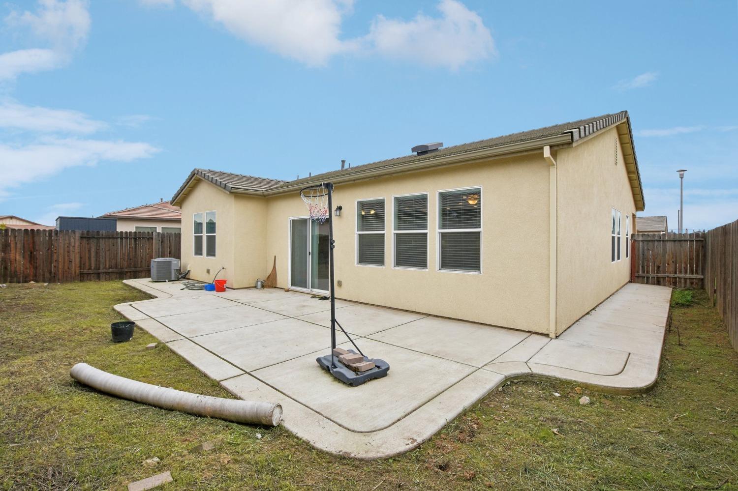Detail Gallery Image 17 of 19 For 7905 Springarden Way, Sacramento,  CA 95828 - 3 Beds | 2 Baths