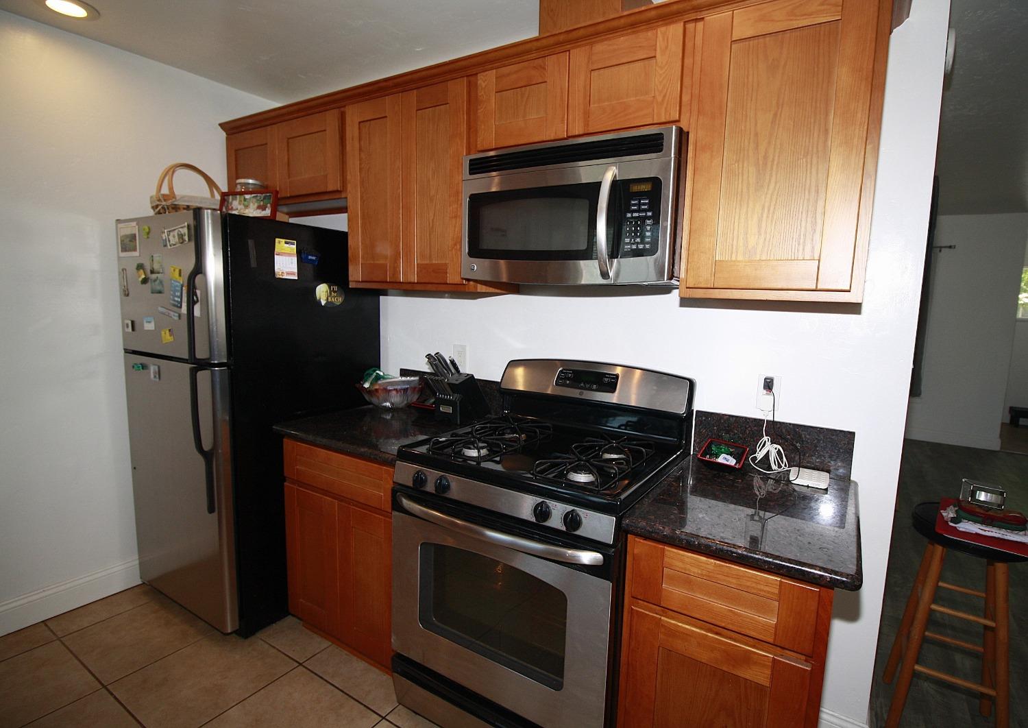 Detail Gallery Image 18 of 54 For 2221 Middleberry Rd, Sacramento,  CA 95815 - 3 Beds | 2 Baths