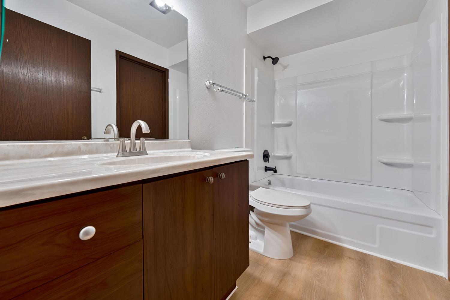 Photo #23: 225047542 Listing: Photo #23