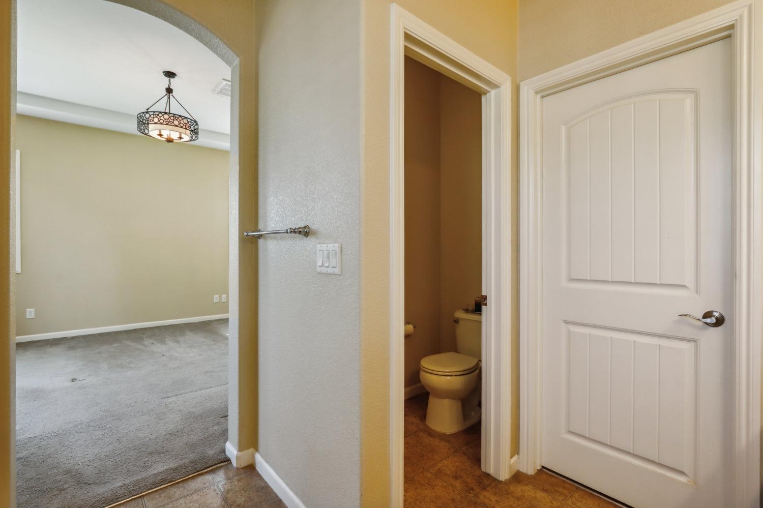 Detail Gallery Image 30 of 41 For 8040 Linda Isle Ln, Sacramento,  CA 95831 - 3 Beds | 2 Baths