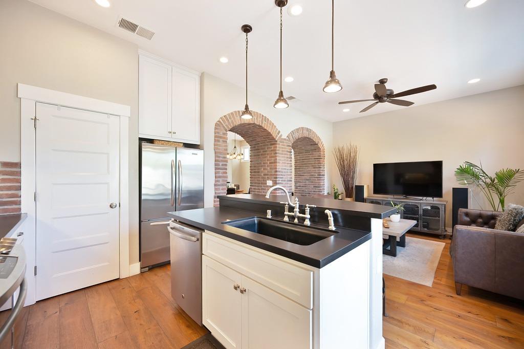 Crocker Drive, Sacramento, California image 27