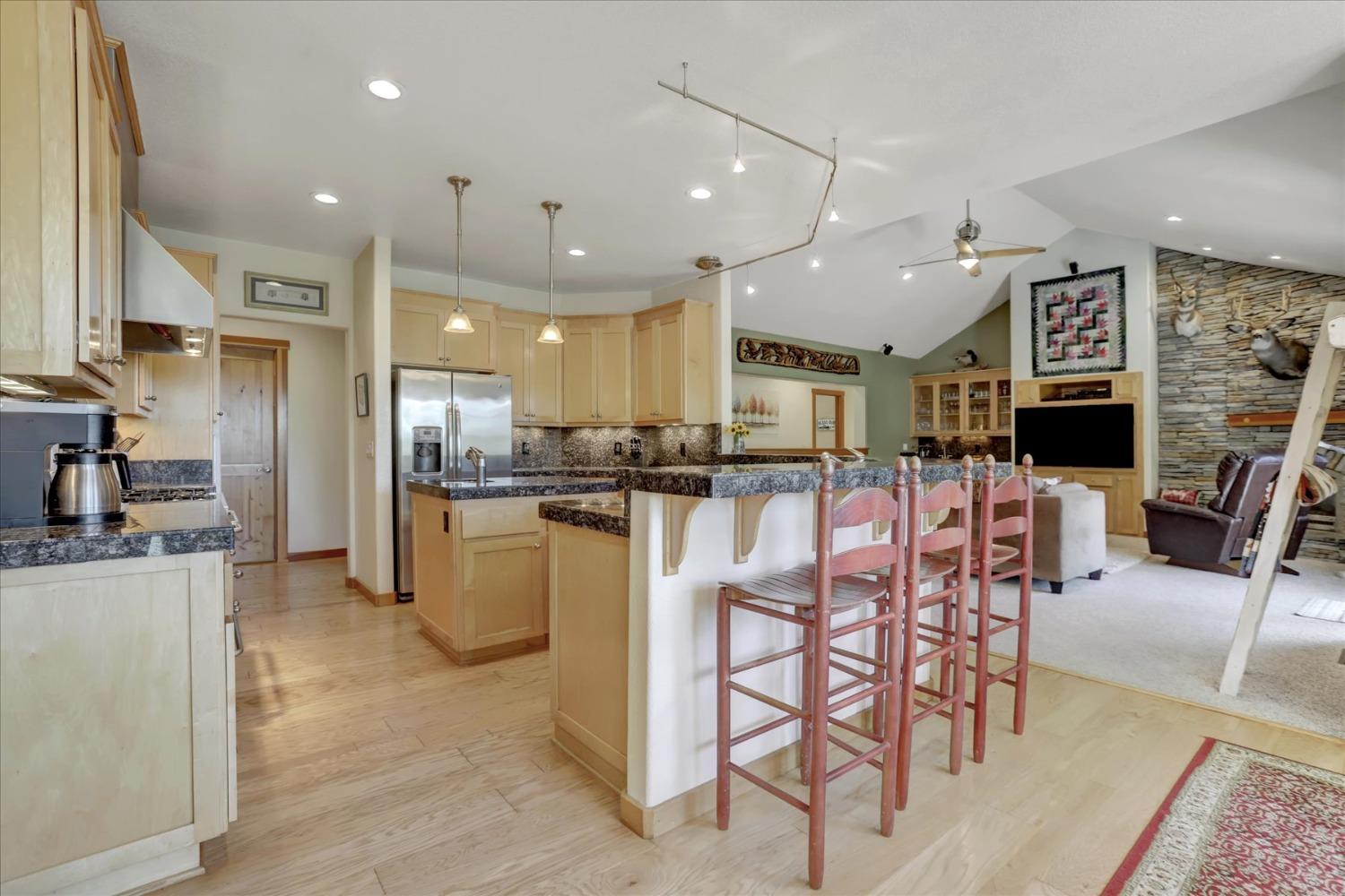 Detail Gallery Image 10 of 80 For 12673 Hoppy Hollow Rd, Grass Valley,  CA 95945 - 4 Beds | 3/1 Baths