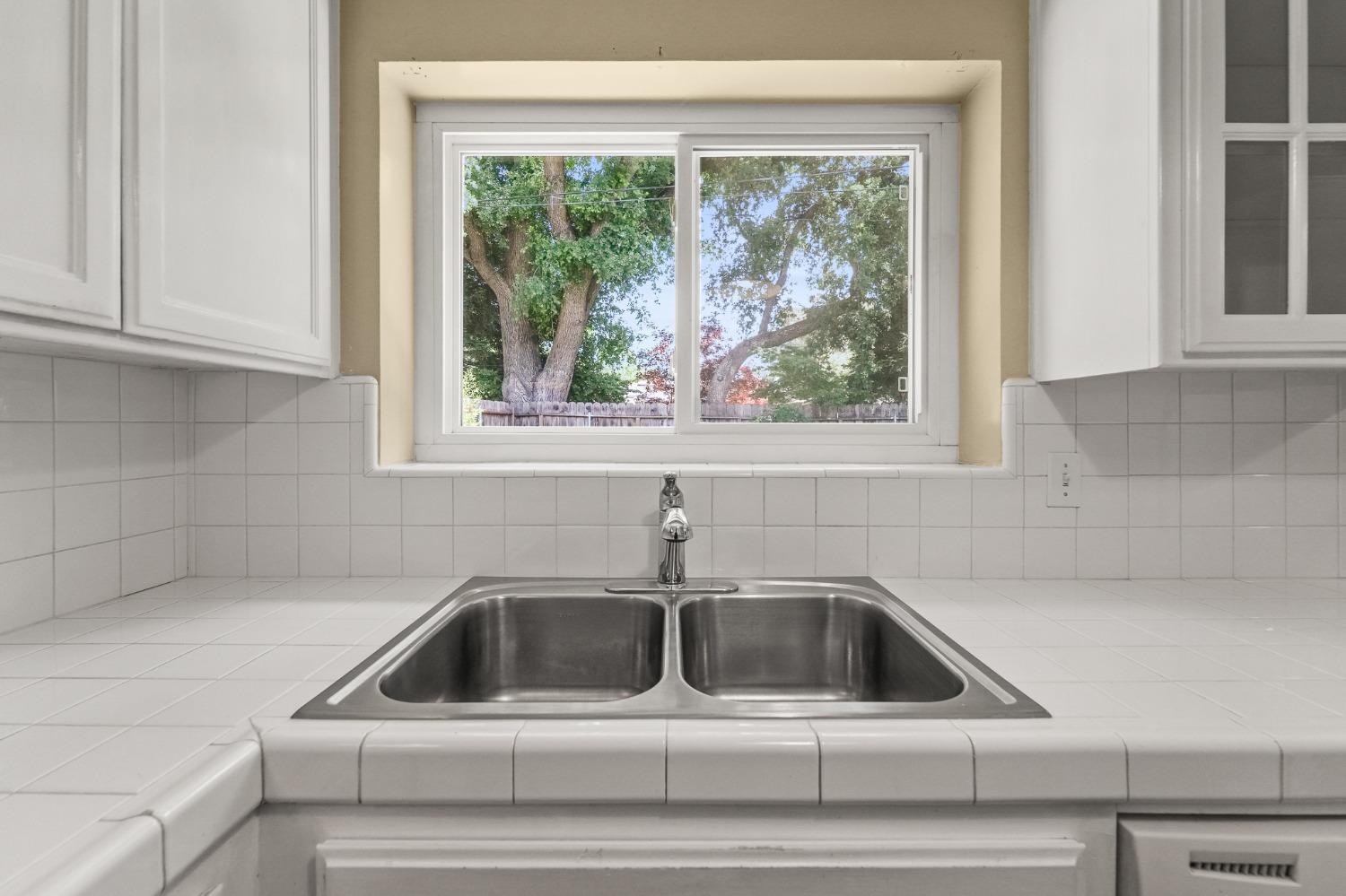N Amber Way, Stockton, California image 18