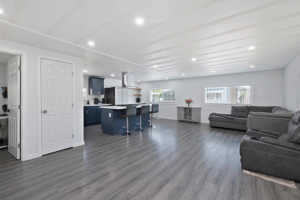 Detail Gallery Image 6 of 41 For 6025 Dias Ave 183, Sacramento,  CA 95824 - 2 Beds | 2 Baths