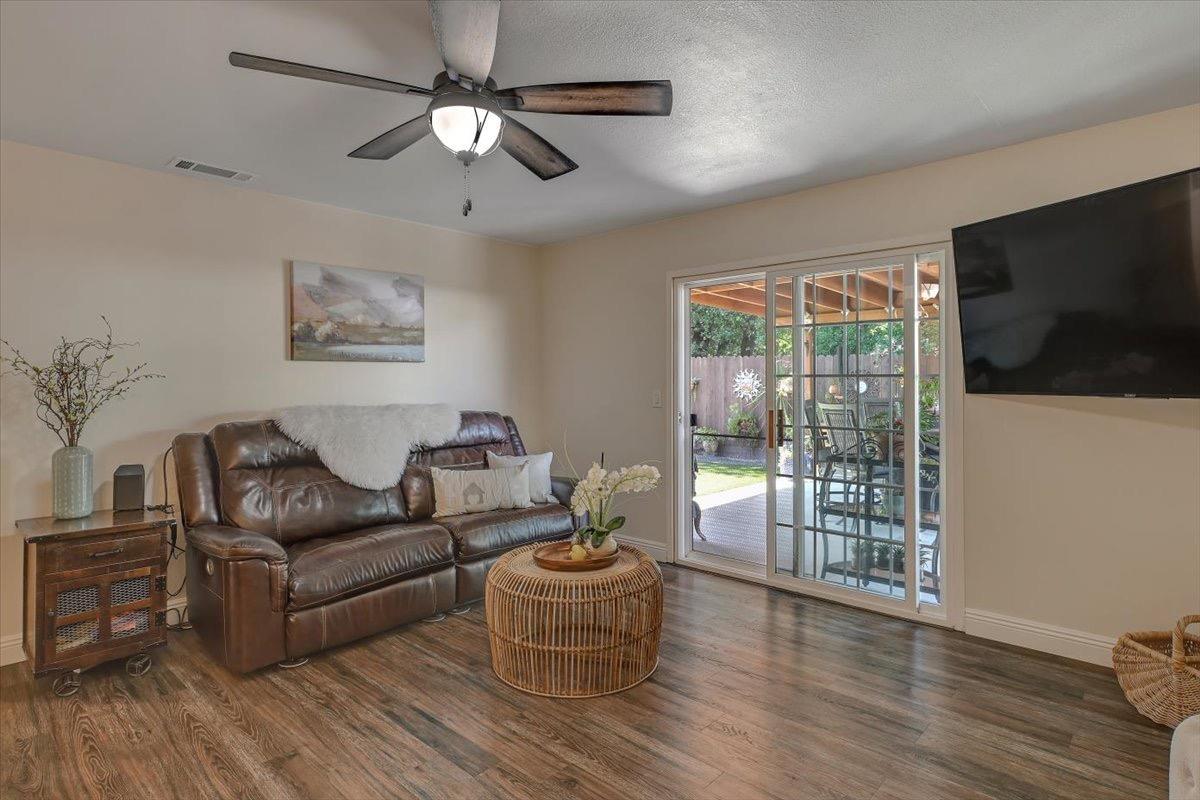 Detail Gallery Image 9 of 42 For 5401 Norway Dr, Orangevale,  CA 95662 - 4 Beds | 2 Baths