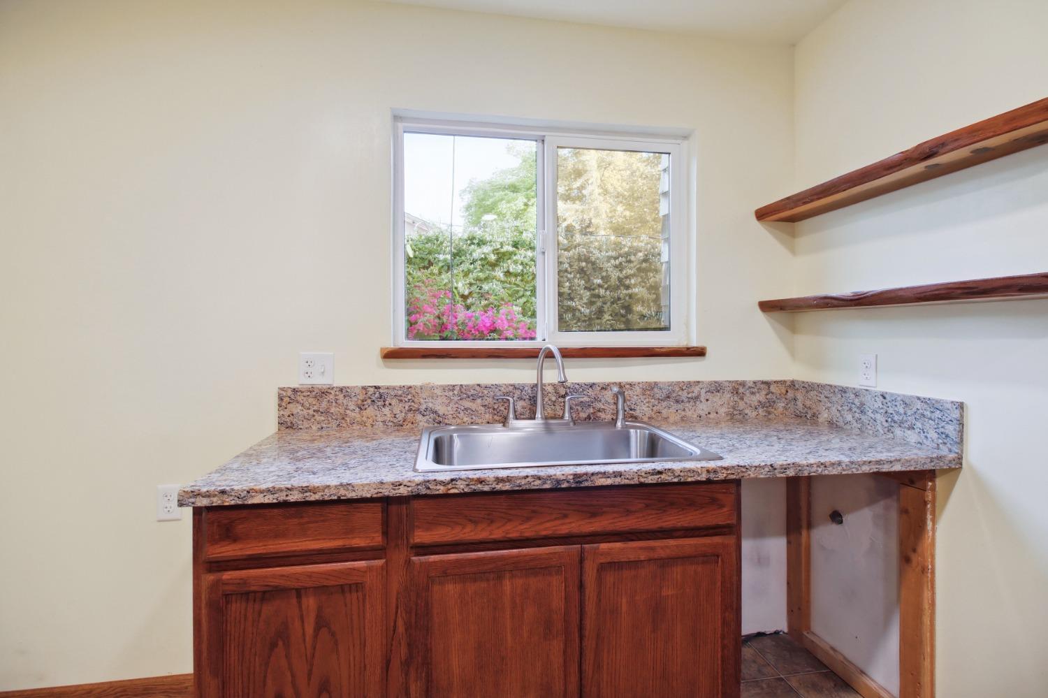 Detail Gallery Image 13 of 57 For 915 Eureka Ave, Davis,  CA 95616 - 6 Beds | 5 Baths