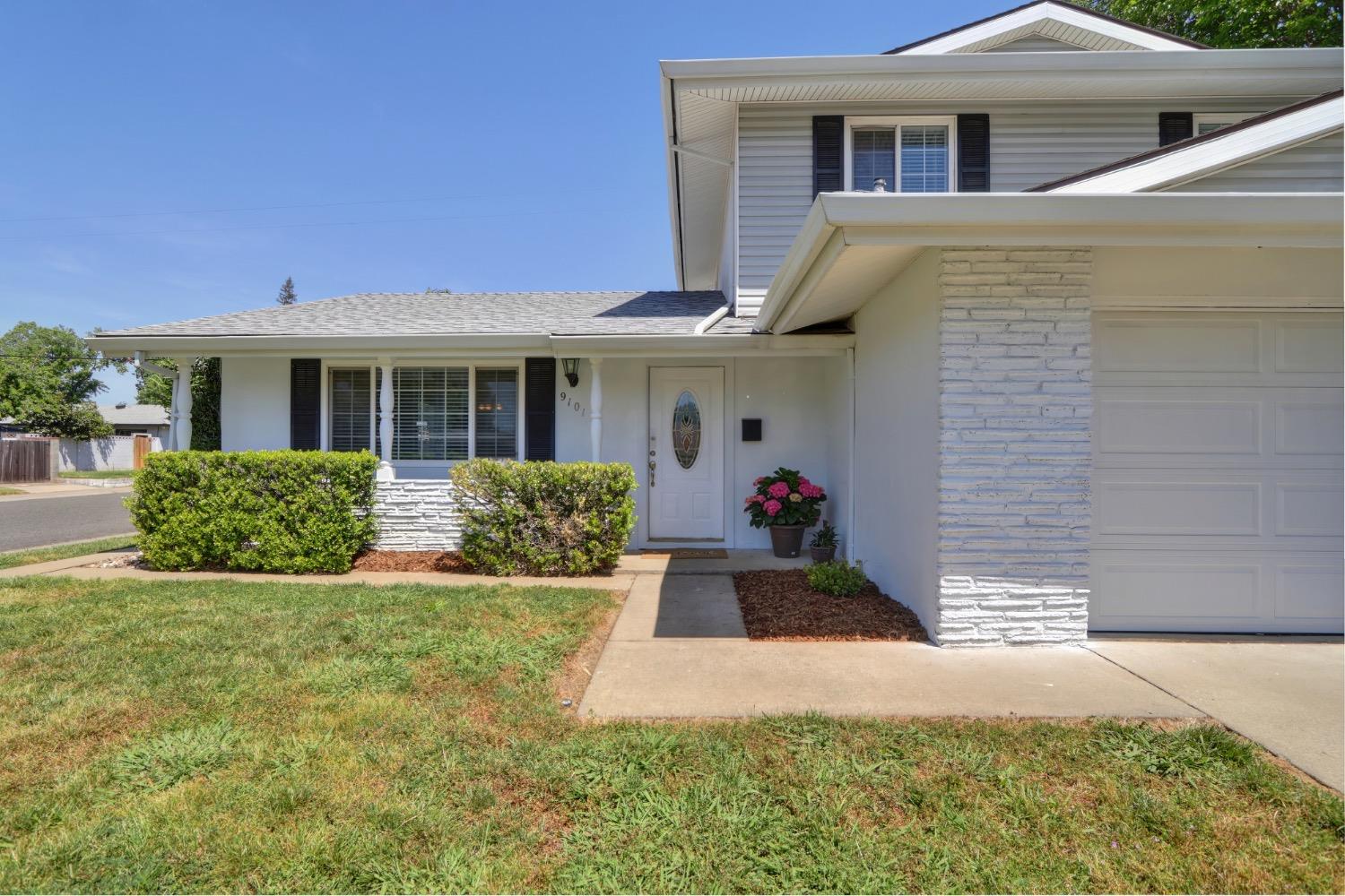 Detail Gallery Image 3 of 44 For 9101 La Riviera Dr, Sacramento,  CA 95826 - 4 Beds | 2 Baths