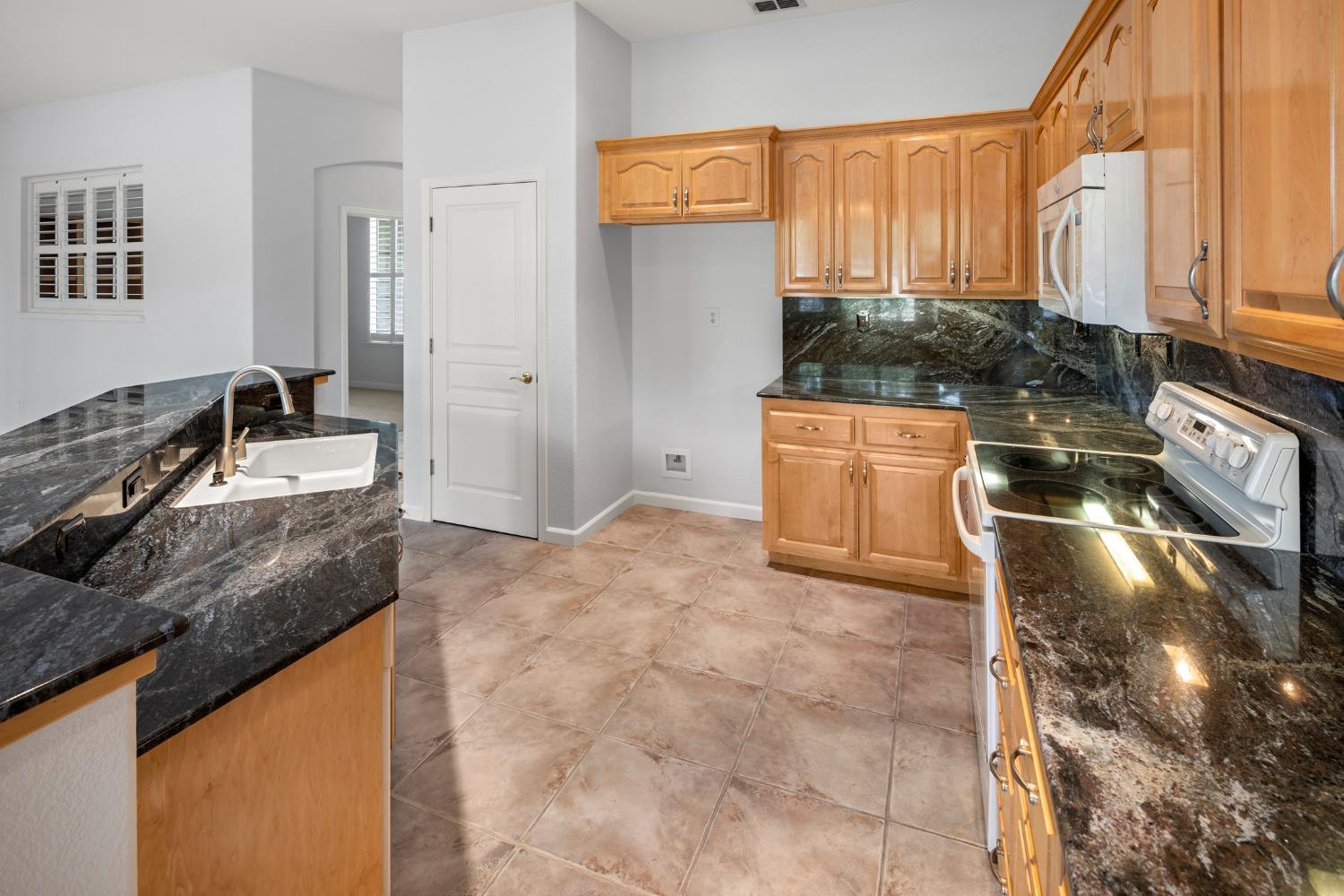 Pleasant Creek Drive, Rocklin, California image 14