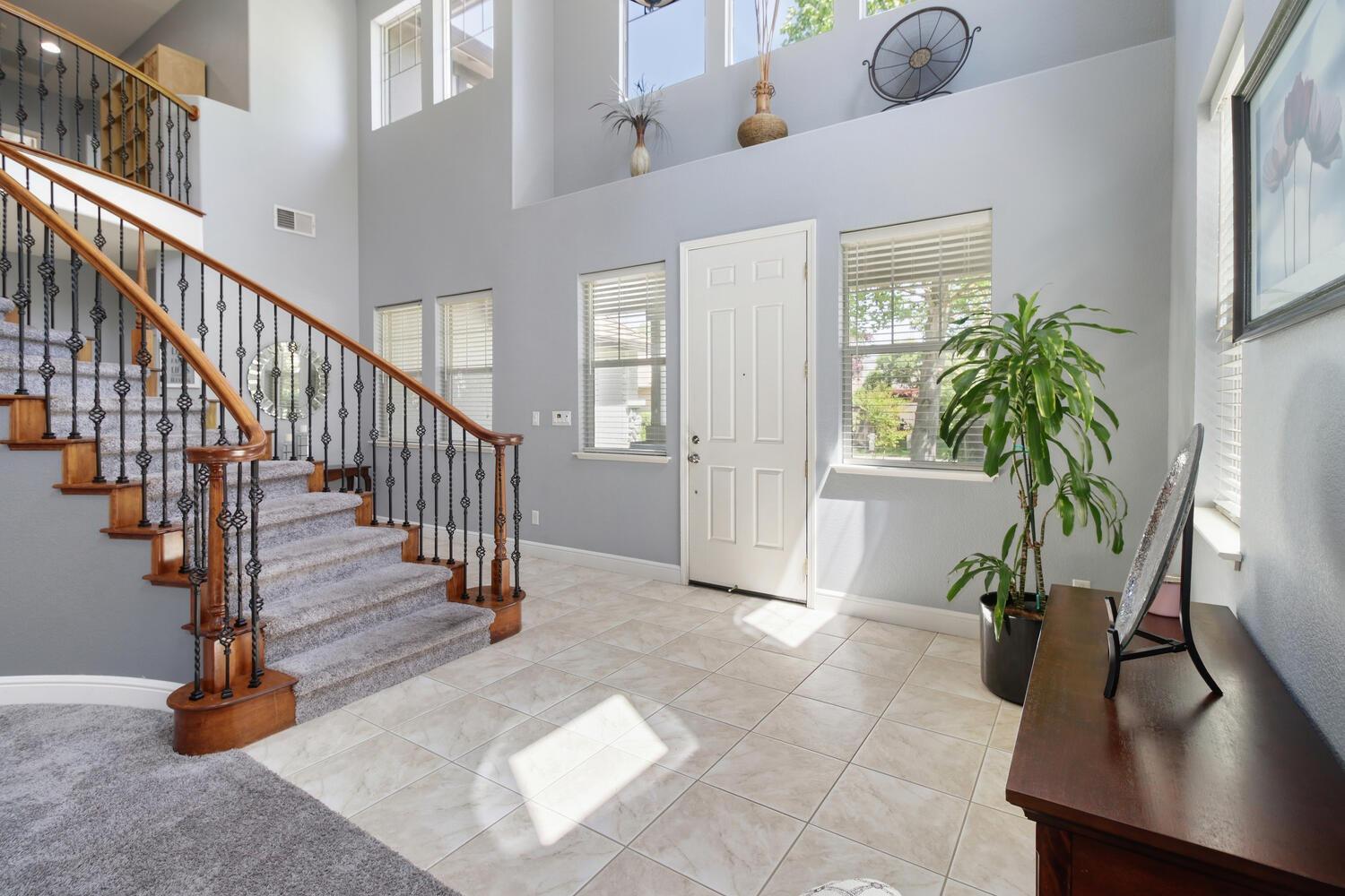 Detail Gallery Image 12 of 82 For 9736 Harrier Way, Elk Grove,  CA 95757 - 4 Beds | 3 Baths