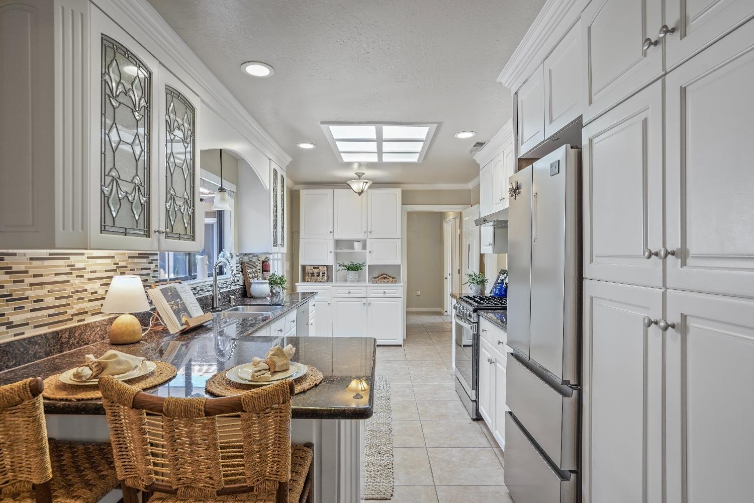 Los Molinos Way, Sacramento, California image 6