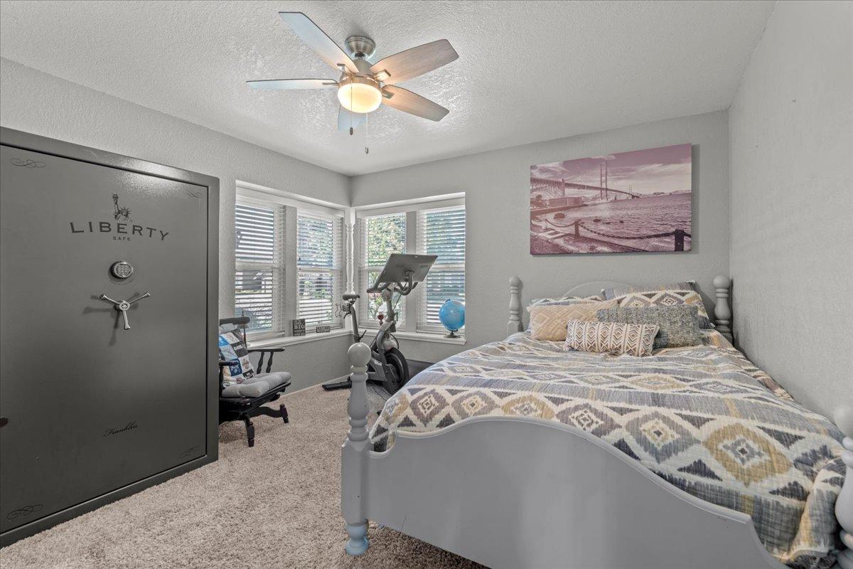 Candlewood Place, Riverbank, California image 33