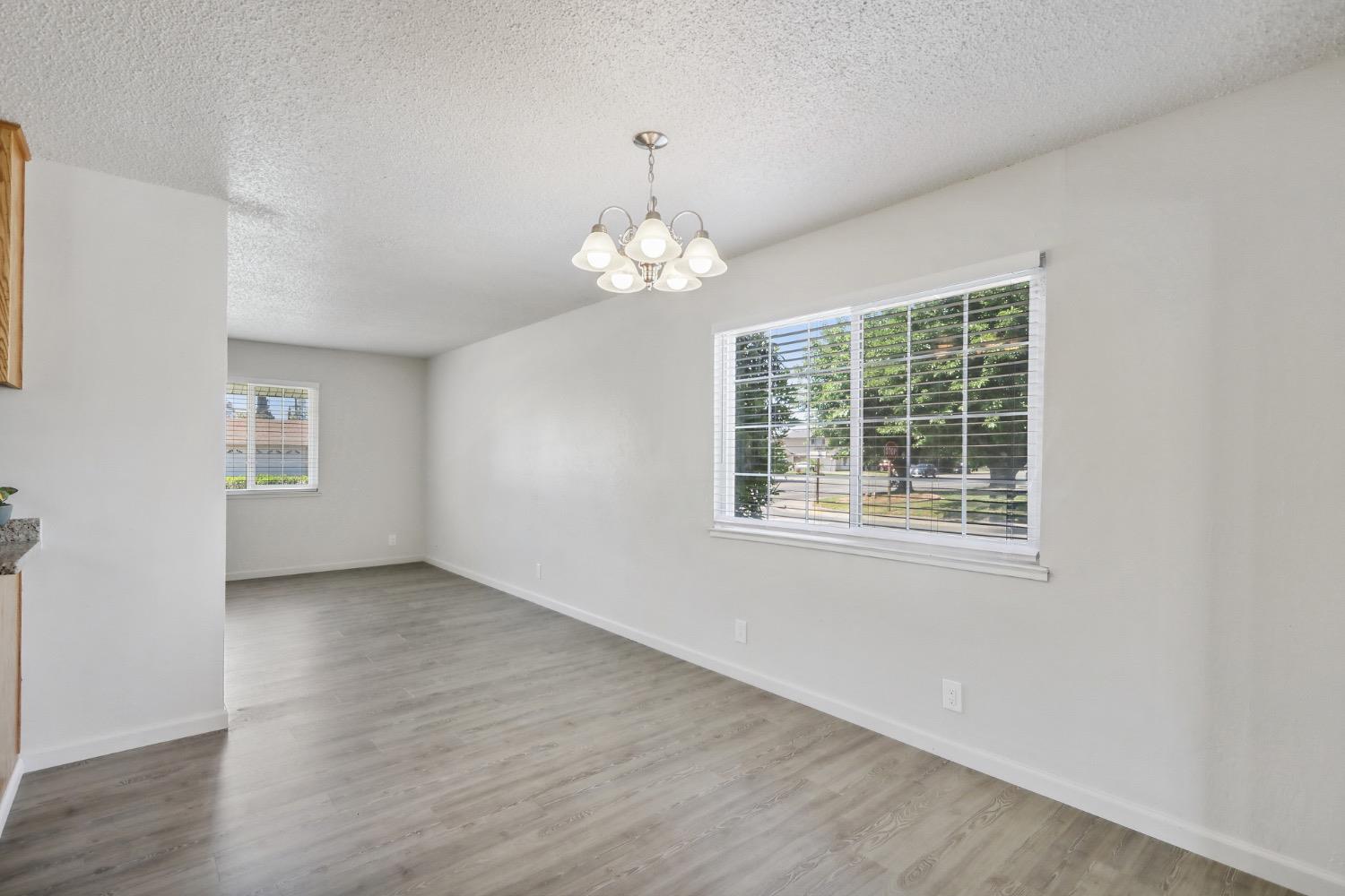 Detail Gallery Image 11 of 44 For 9101 La Riviera Dr, Sacramento,  CA 95826 - 4 Beds | 2 Baths