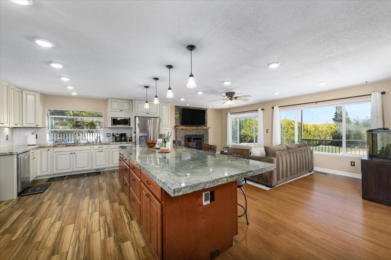 Detail Gallery Image 13 of 70 For 3610 Loma Dr, Shingle Springs,  CA 95682 - 4 Beds | 2/1 Baths