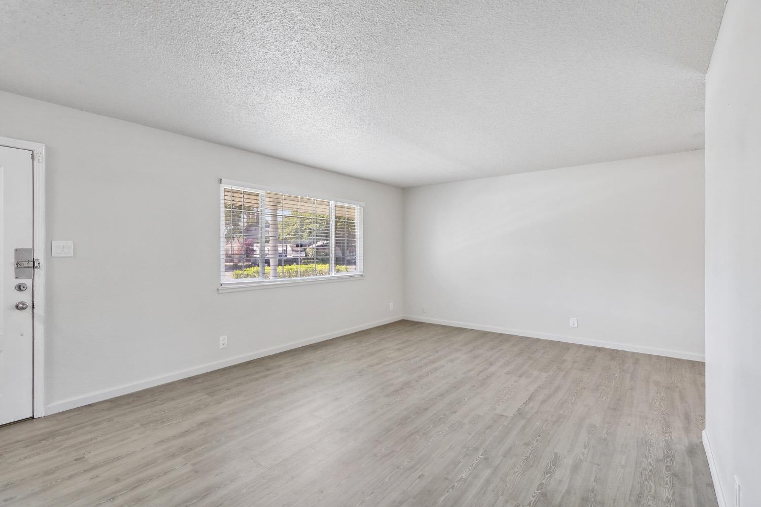 Detail Gallery Image 7 of 44 For 9101 La Riviera Dr, Sacramento,  CA 95826 - 4 Beds | 2 Baths