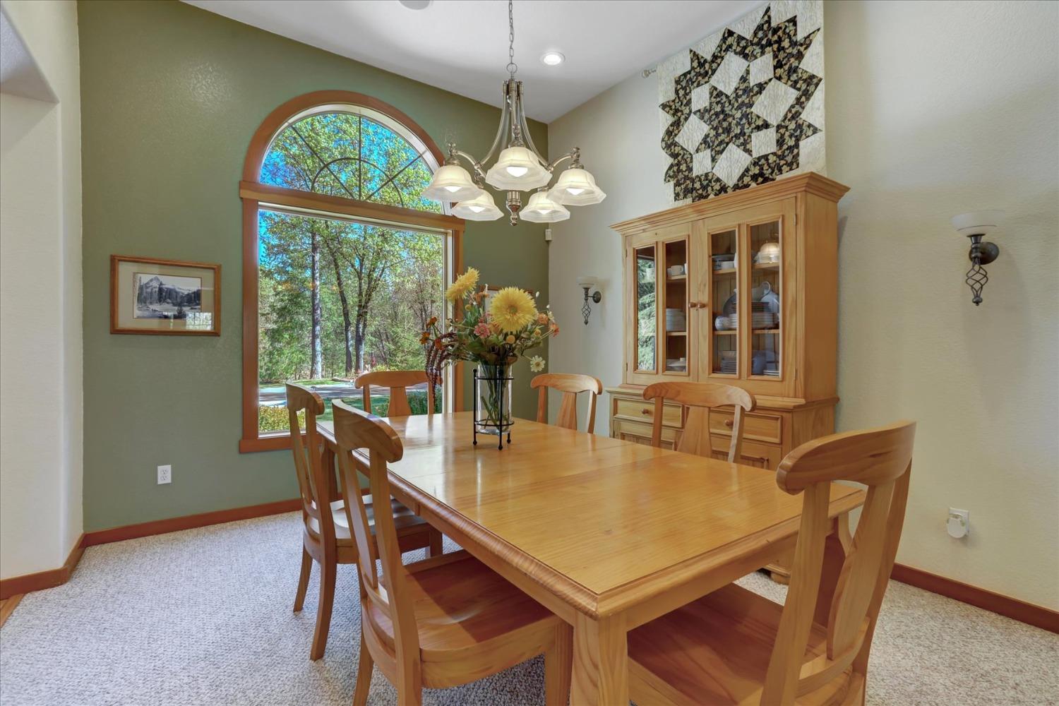 Detail Gallery Image 4 of 80 For 12673 Hoppy Hollow Rd, Grass Valley,  CA 95945 - 4 Beds | 3/1 Baths