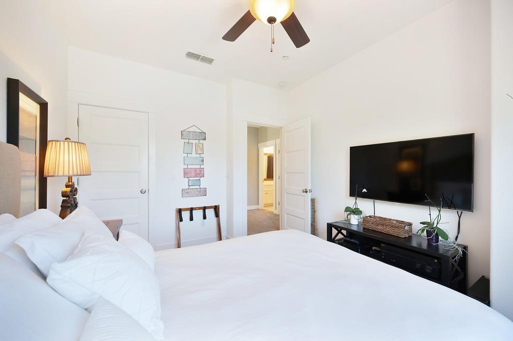 Crocker Drive, Sacramento, California image 31