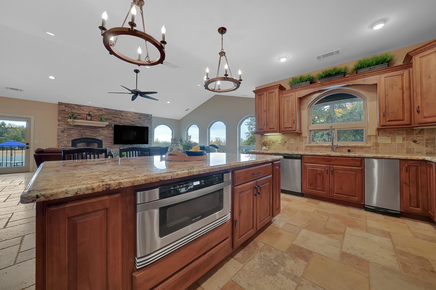 Detail Gallery Image 10 of 88 For 13707 Petersen Ranch Dr, Pine Grove,  CA 95665 - 3 Beds | 2/1 Baths