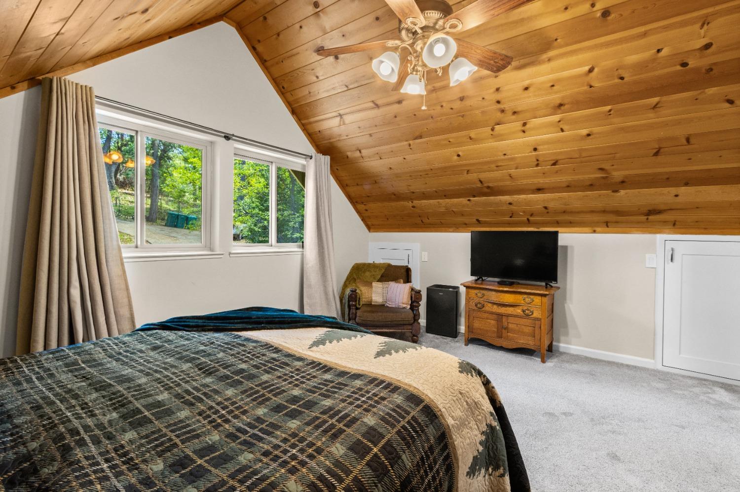 Detail Gallery Image 24 of 44 For 6360 Red Robin Rd, Placerville,  CA 95667 - 4 Beds | 2 Baths