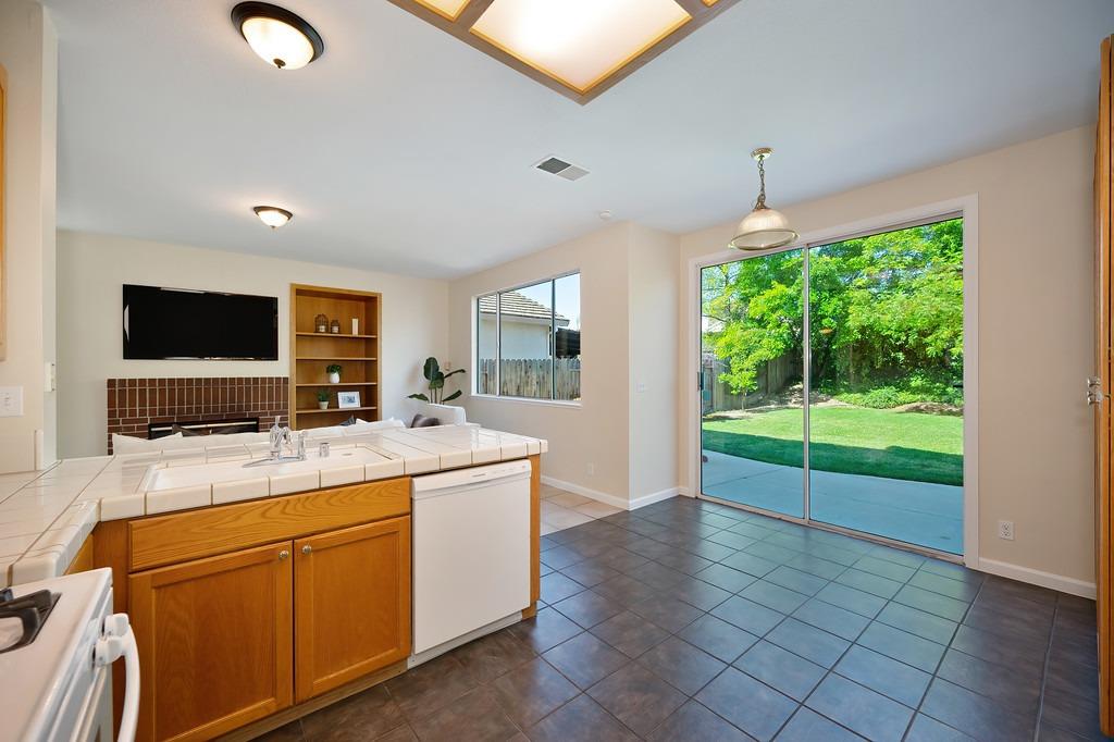 Knopfler Circle, Folsom, California image 14