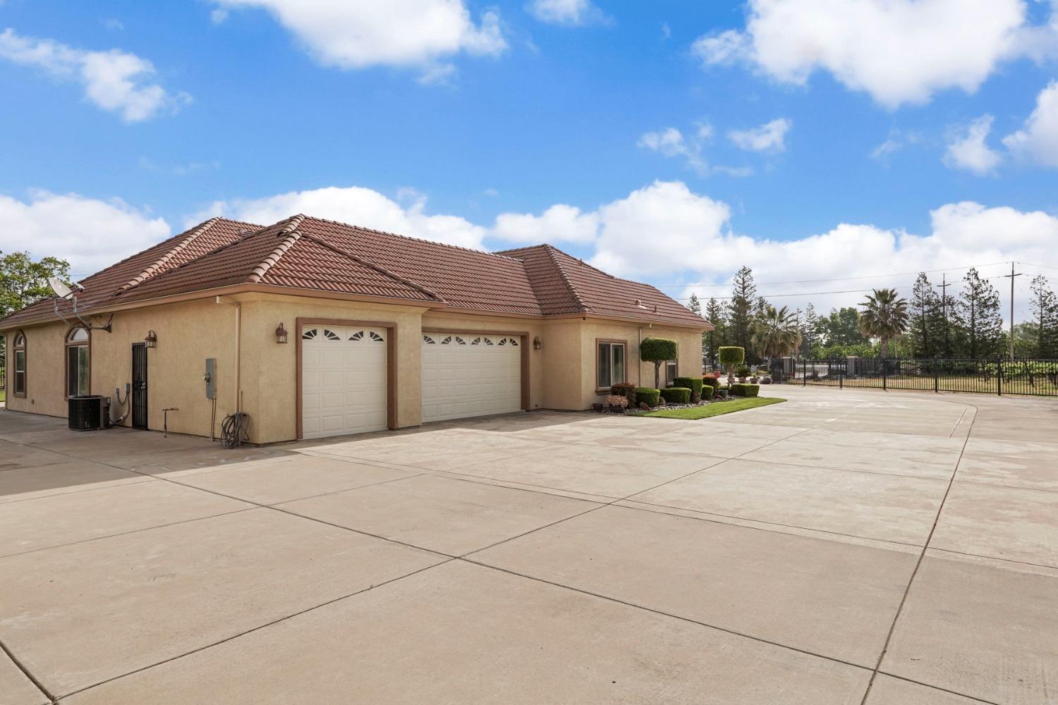 Detail Gallery Image 22 of 82 For 16355 N Highway 88, Lodi,  CA 95240 - 5 Beds | 4 Baths