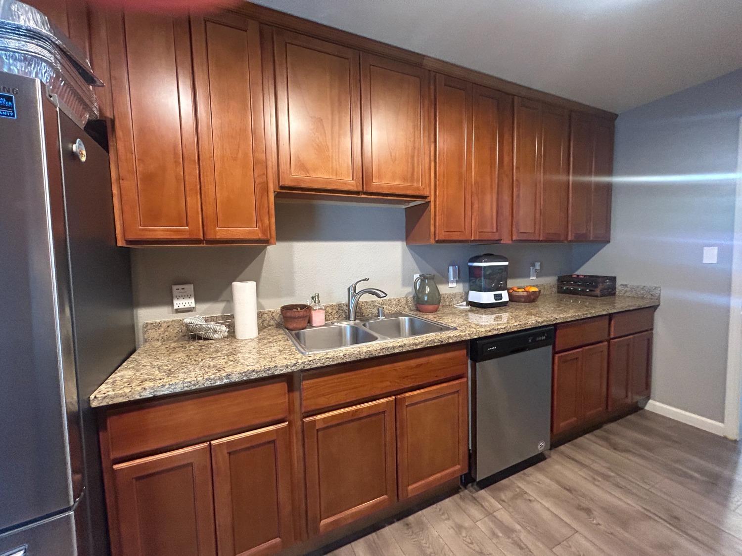 Detail Gallery Image 9 of 17 For 2448 E Washington St, Stockton,  CA 95205 - 3 Beds | 2 Baths
