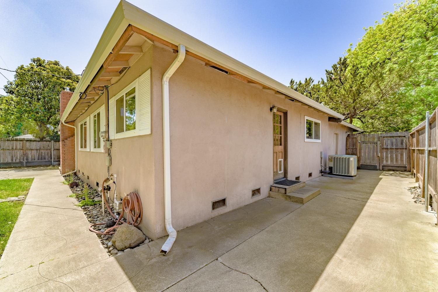 N Amber Way, Stockton, California image 40