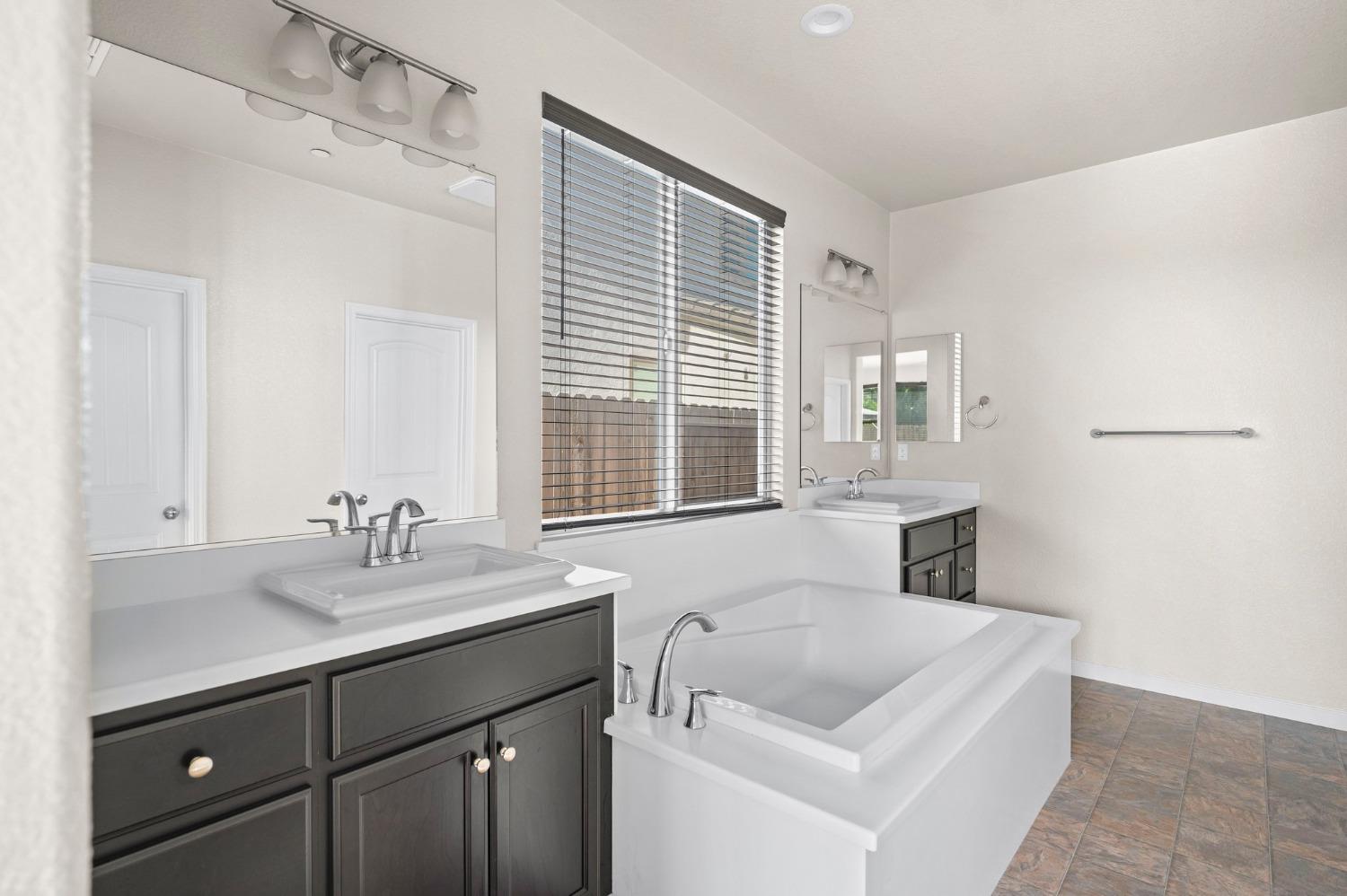 Detail Gallery Image 21 of 31 For 2101 Melody Ln, Modesto,  CA 95355 - 6 Beds | 4 Baths