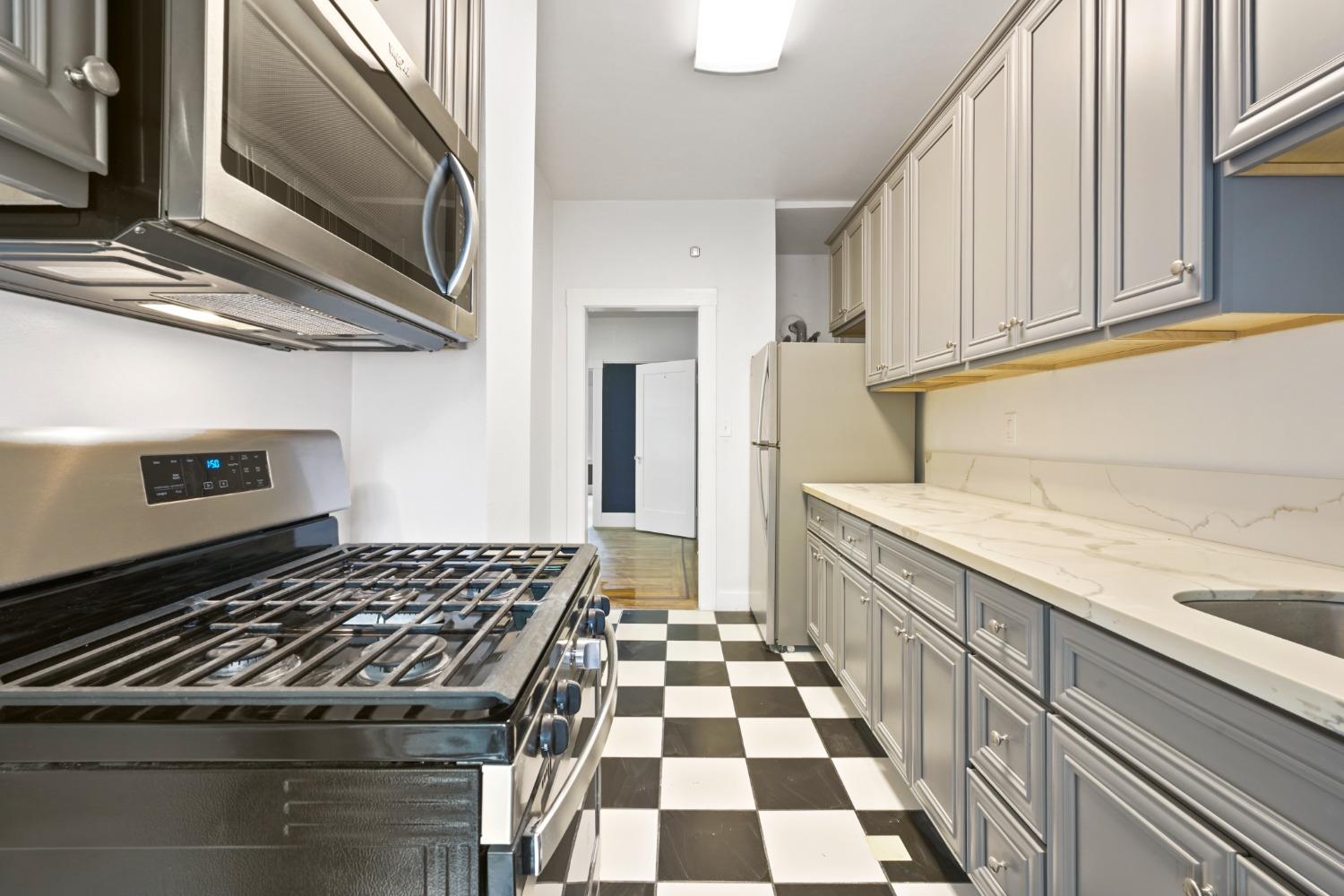 Detail Gallery Image 27 of 33 For 2400 F Street St, Sacramento,  CA 95816 - – Beds | – Baths